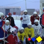 С детьми из ДЮСШ работает инструктор по хоккею из Швеции Александр Пачев